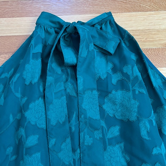 Abbey Glass Green M tank with bow neck - Picture 2 of 4